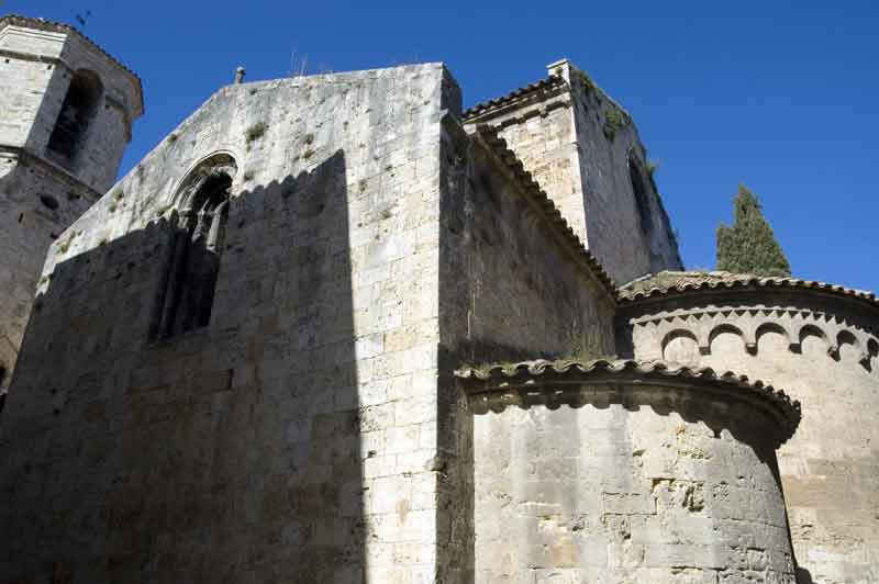 Girona - Besalú 18 - iglesia de Sant Vicenc.jpg